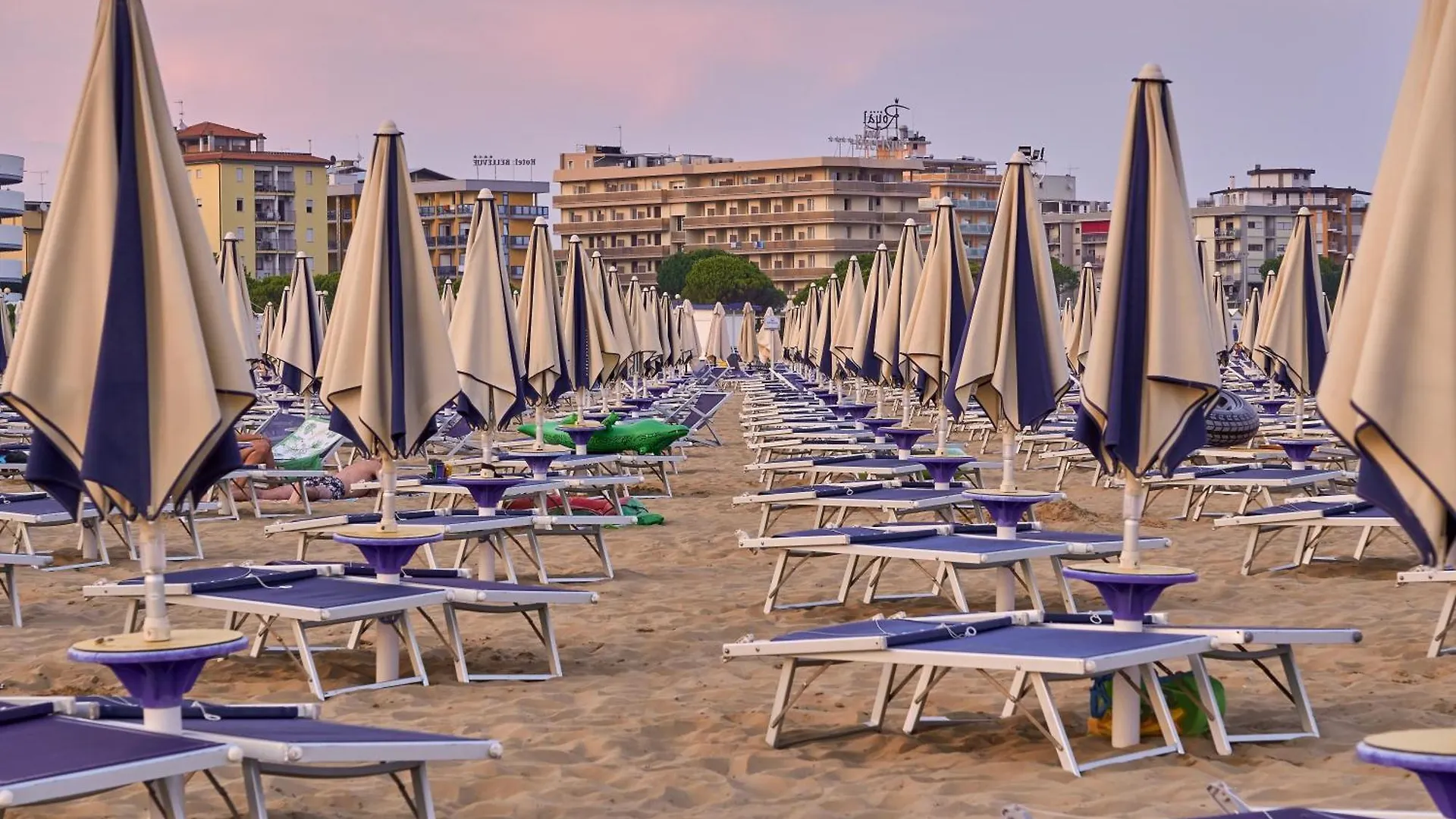 Beautiful Studio Apartment In A Seafront Building Bibione Italy