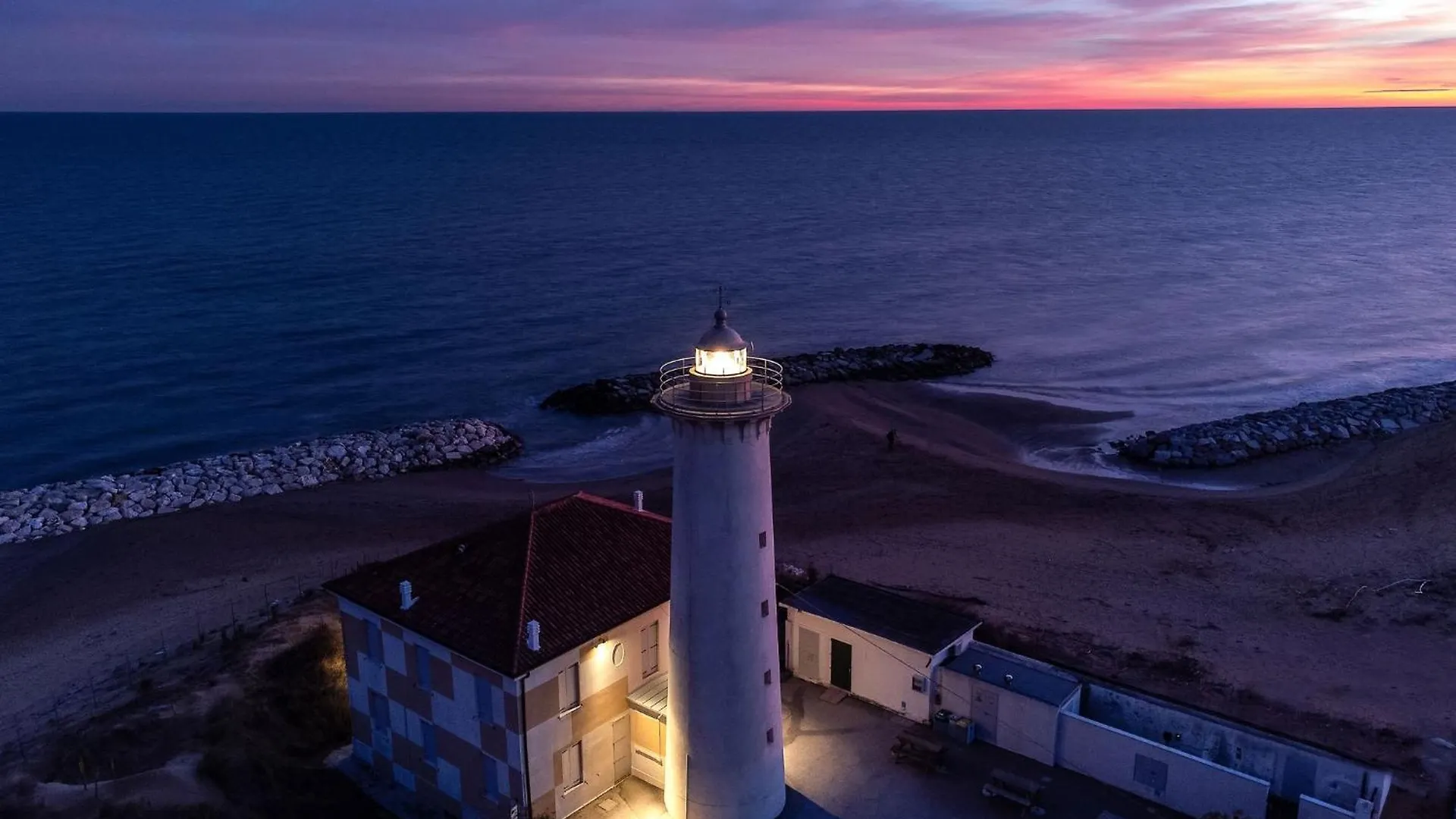 Beautiful Studio Apartment In A Seafront Building Bibione Italy